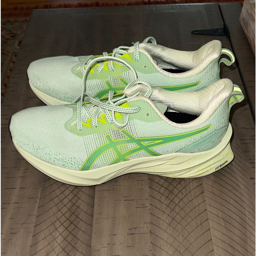 Asics Novablast Mens 10.5 Green
